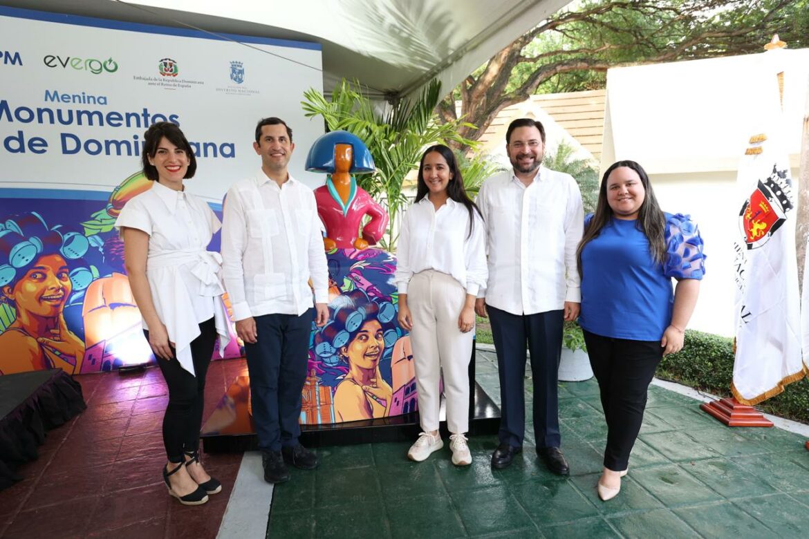 2.Helena Saenz, Roberto Herrera, Carlos Rodriguez, Lesly Pagan y Nicole Contreras