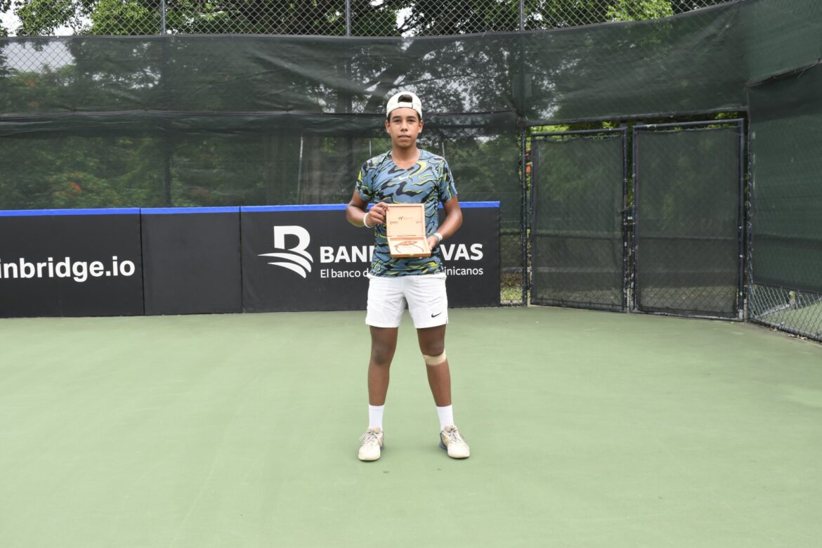 Juan Bolívar, campeón de sencillos Copa Mango U18 J100