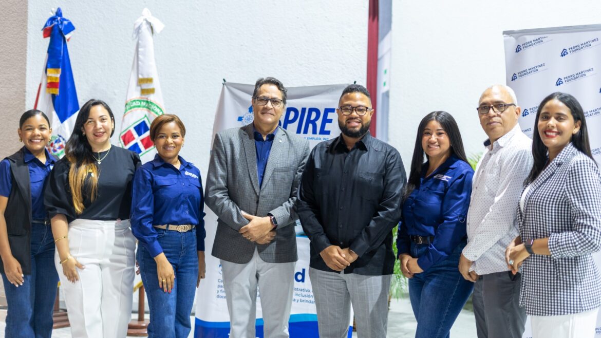 1. Yeranny Mercedes, . Kemberlin Serrano, Neulis Vizcaíno, Luis Eduardo Rosario, Jhonan Meran, Ilene Arias Hamburgo, Robert Bueno y Francina Paniagua