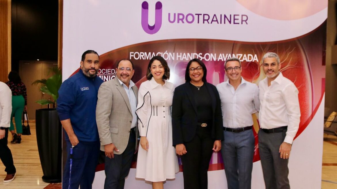 Integrantes de la Soc. Dom. de Urología con el Dr Gonzalo