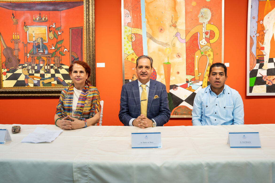 La directora general del Libro y la Lectura, Ángela Hernández_ Pastor de Moya, viceministro de Cultura, y el director de Gestión Literaria, Fari Rosario.