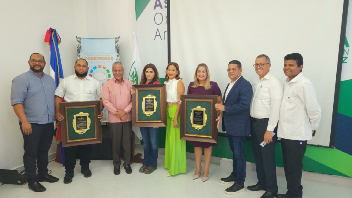 Pincipal – Junta directiva del CODEPROSAR junto a empresas reconocidas