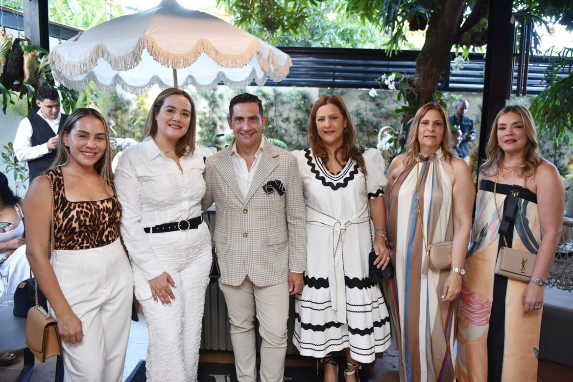 DSC_0572Julissa López, Arlina Fernández, Francisco Guzmán, Soraya Bisonó, Zully Estrella y Tania Veras.