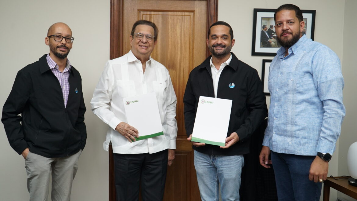 Ing. Guillermo Ramírez Agramonte, Arq. Miguel Fiallo Calderón, rector UNPHU, Ing. Nestor José Pérez Quezada, y el Ing. César Mercedes (1)