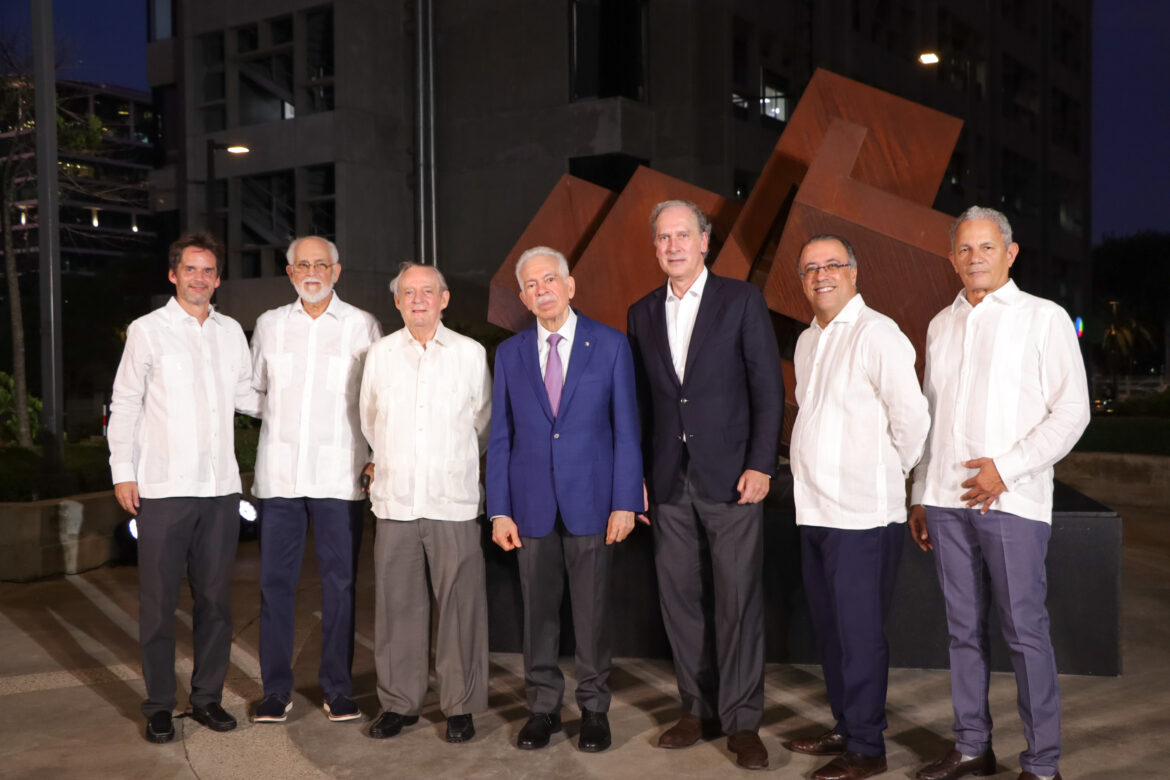 7. Eduardo Batlle, José Antonio Caro, Jaime Batlle, Luis Molina Achécar, Arturo Berned, Ja’el García y Plácido Piñ
