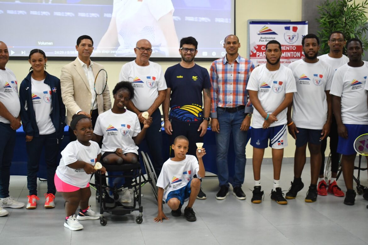BADMINTON 1A Nelson Javier Ozuna y Dagoberto Corredor junto a los participantes …