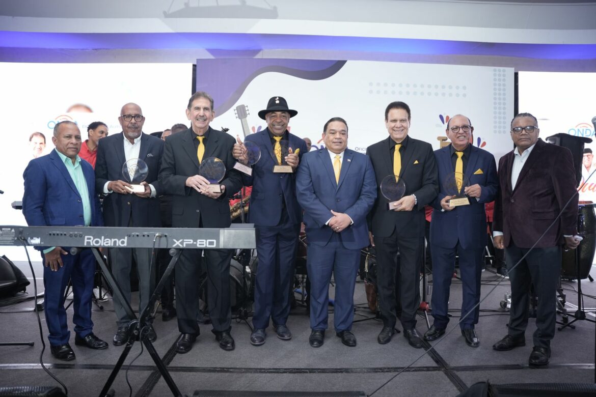 Chucky Acosta y el Conjunto Quisqueya reciben merecido homenaje por su legado musical