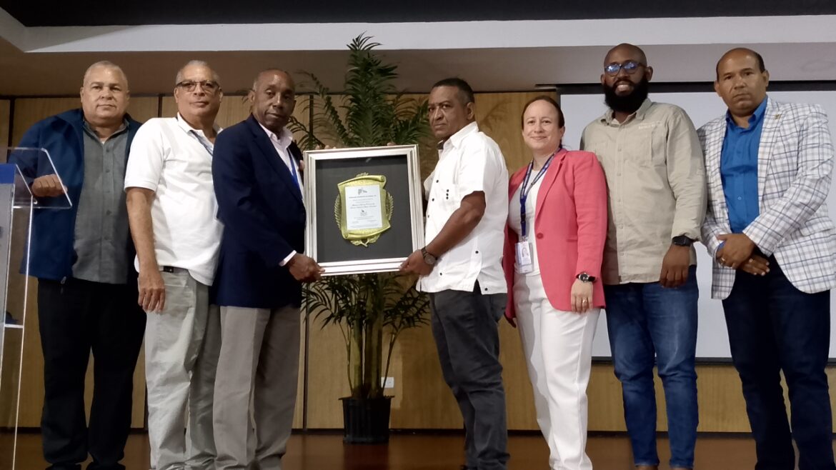 Fernando Geraldino, Braulio de los Santos, Roque García, Julio Acevedo, Loida Madera, Samuel Mojica, y Braulio Ramírez.
