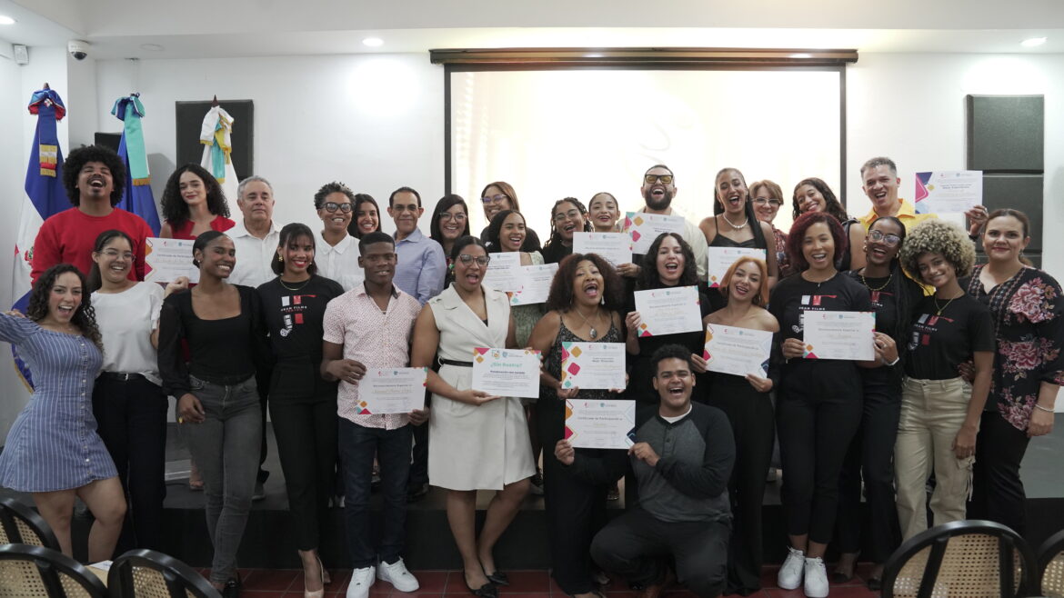 Ganadores de premios y reconocimientos en ESCENA jOVEN 2024 (1)