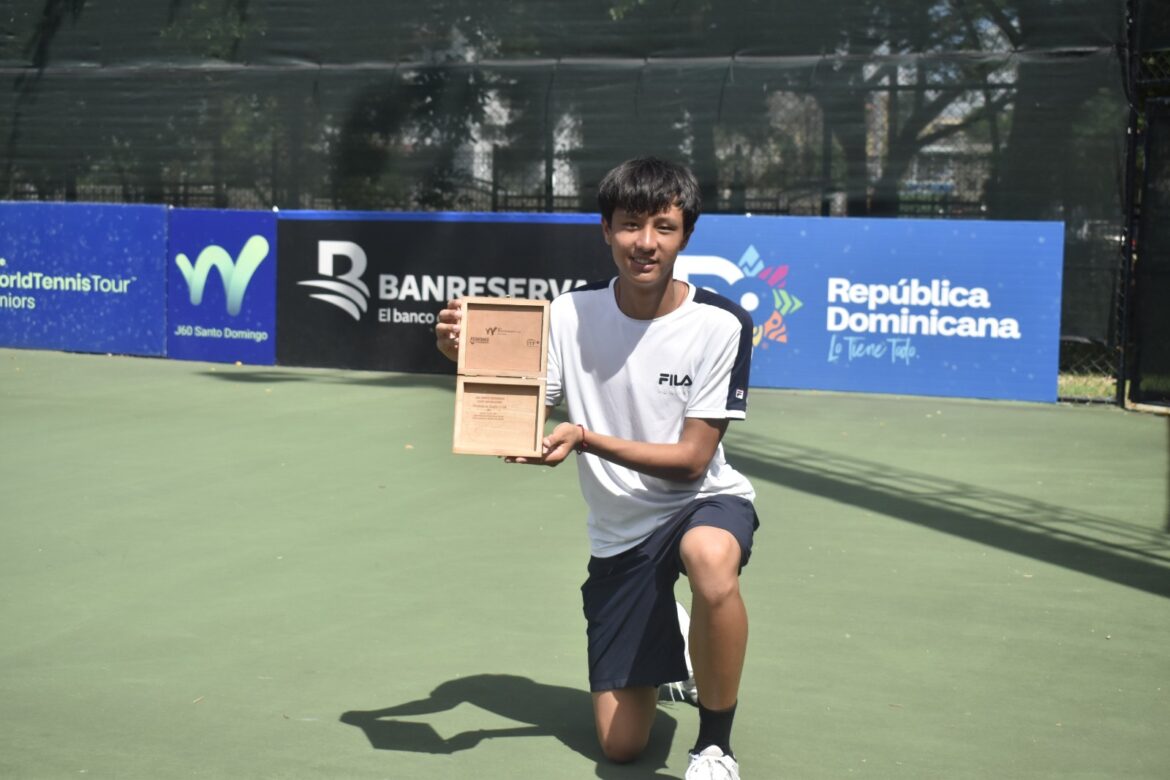 Gustavo Albieri, campeón de sencillos de la Copa Mangulina J60 Santo Domingo
