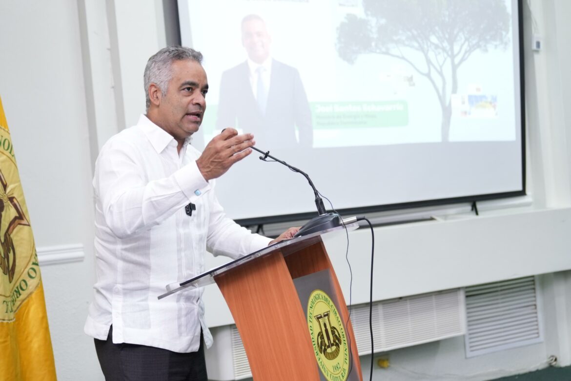 Ministro de Energía y Minas, Joel Santos