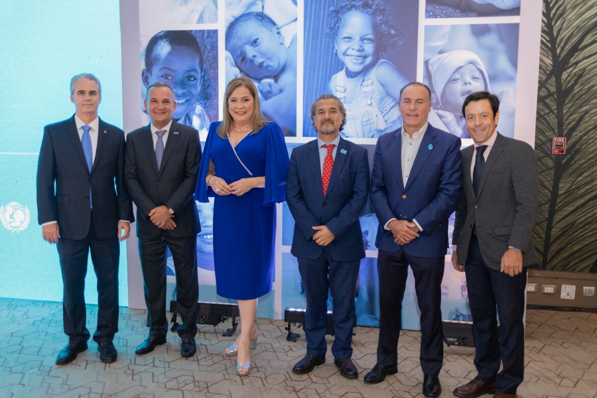 PRINCIPAL 1. René Grullón, Alvaro Peña, Jatnna Tavárez, Carlos Carrera, Felipe Pagés y Santiago García