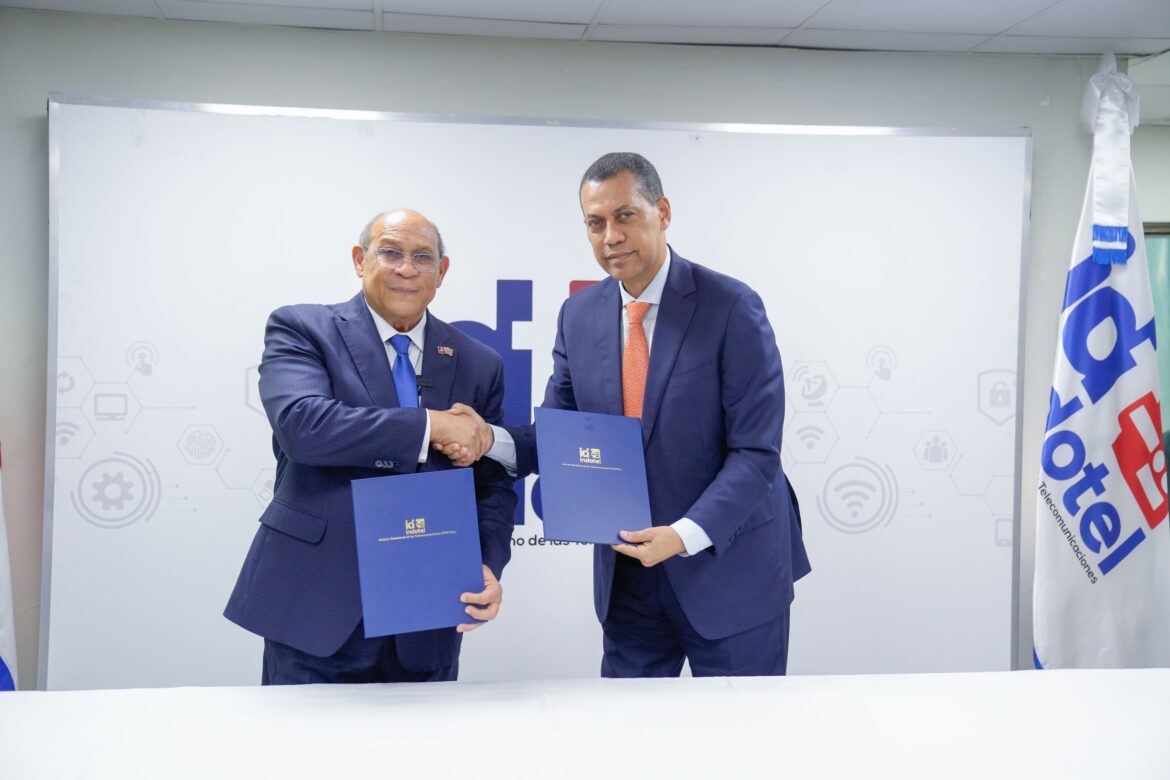 Rafael Santos Badía, director general Infotep y Guido Gomez Mazara Diretor Indotel 2