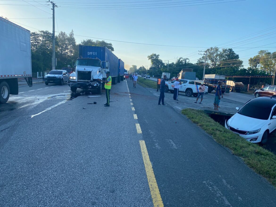 Sistema 911 coordina asistencia en accidente de tránsito múltiple en Mon…