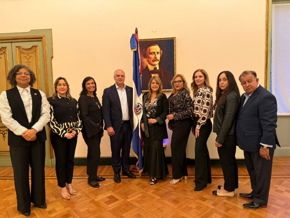 Delegacion que visito la embajada de Republica Dominicana en Roma