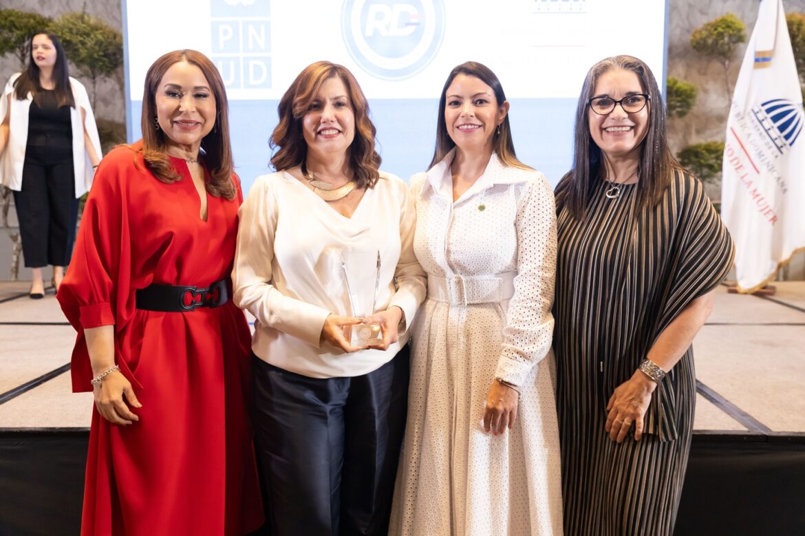 Mayra Jiménez, Lucile Houellemont, Pilar González y Ana María Díaz