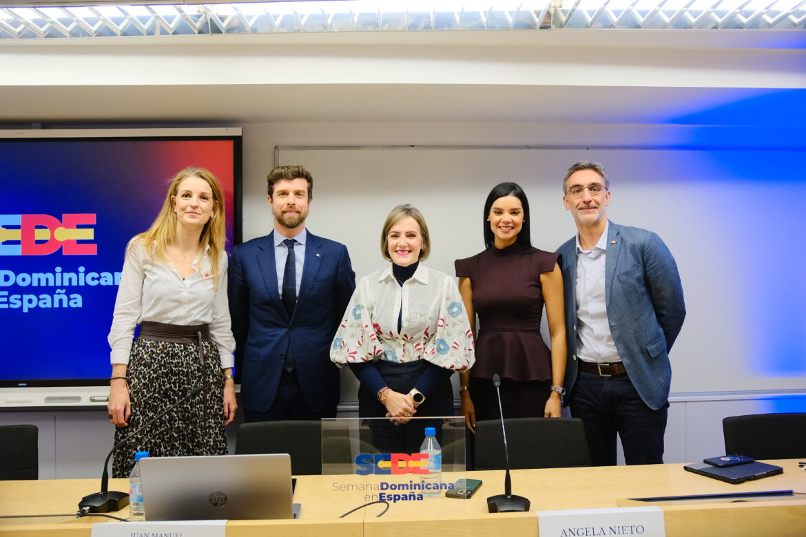 Susana Rubio, Juan Manuel Sánchez-Quintá, Ángela Nieto, Fraysis Moronta, Alberto López (1)