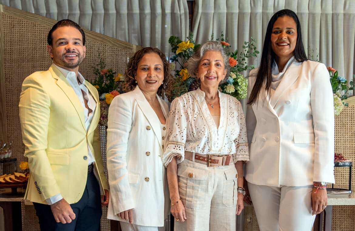 Braulio Segura, Julieta Hernández, Mirta Sanchez y Sarah Agramonte