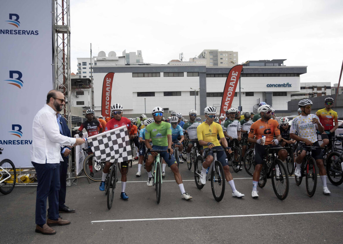 Banreservas marca la salida de la Vuelta Ciclística Independencia Nacional, edición 46..