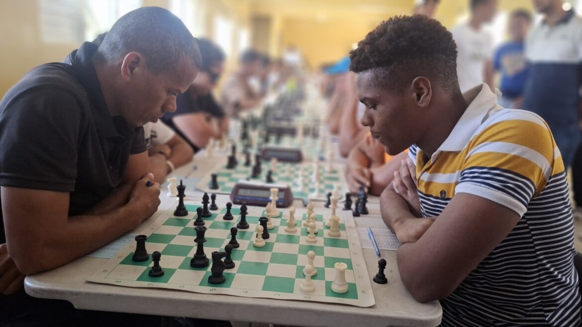 CM Os Misael King, (derecha) se coronó campeón de manera invicta del Torneo Provincial La Romana 2025.
