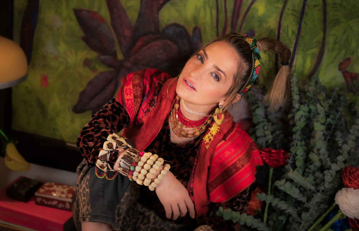 Mirella Cesa lanza Para Encajar.