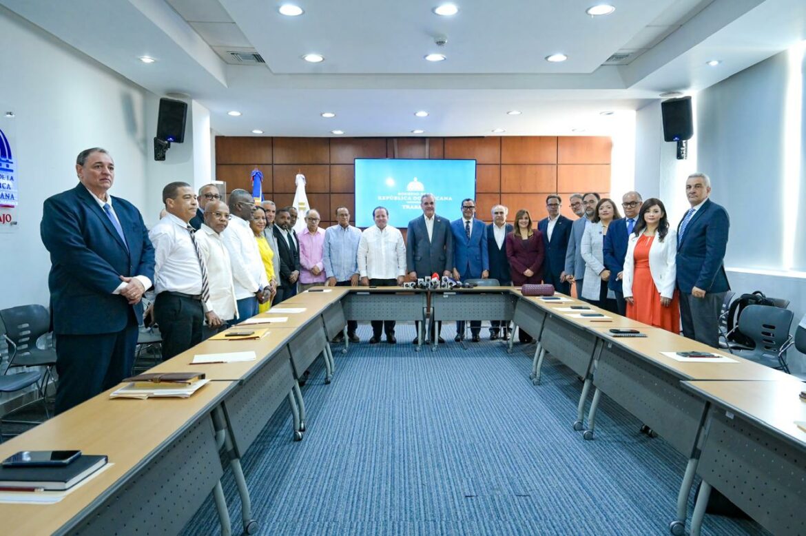 Presidente Luis Abinader anuncia aumento salarial de 20 % para el sector privado no sectorizado