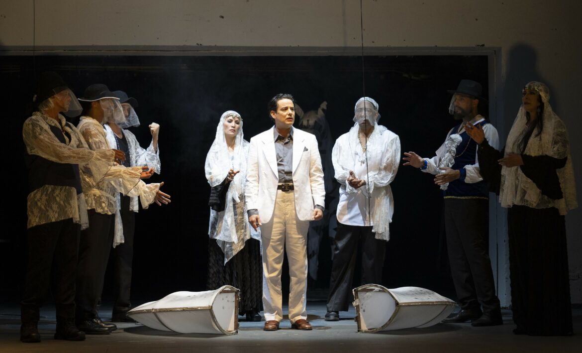 Bajo la dirección de Fausto Rojas, el elenco ofreció interpretaciones de altísimo nivel en la Sala Máximo Avilés Blonda.