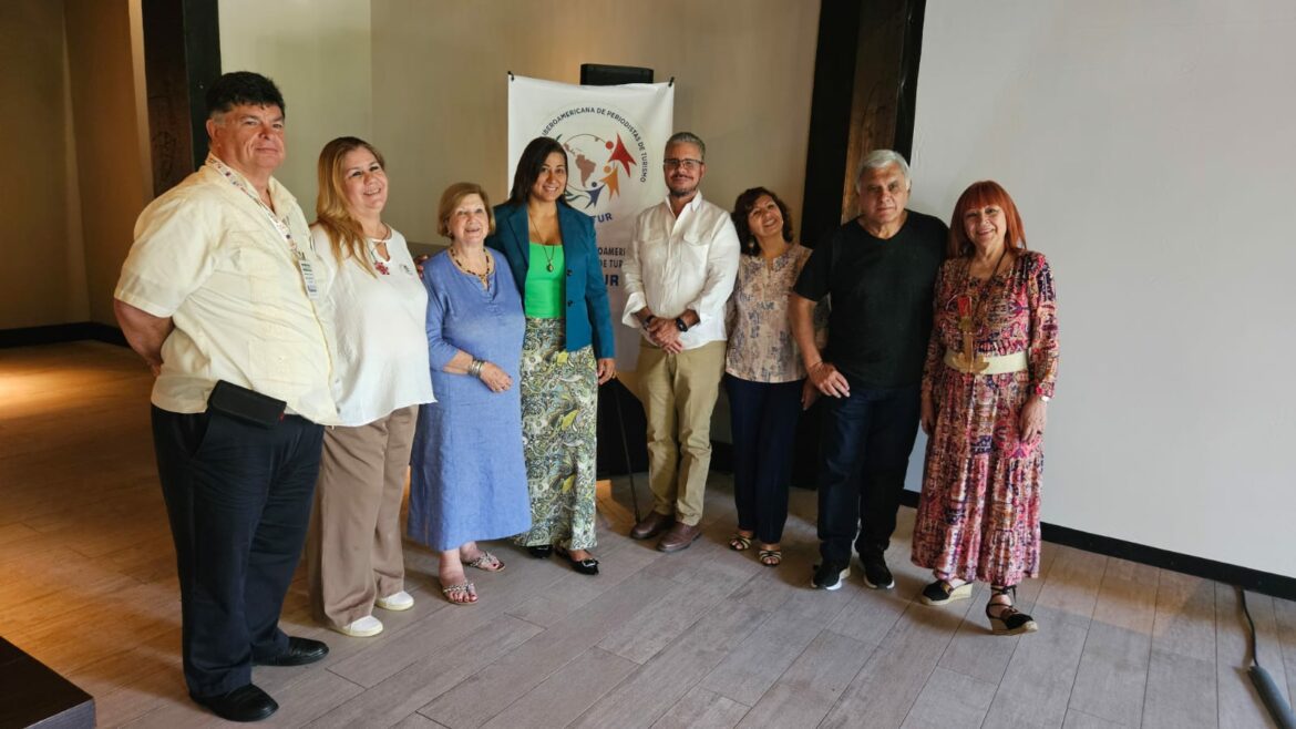 1. Armando de la Garza, Miryan Moreno, María Shaw Arocena, Yenny Polanco Lovera, Luis José Chávez, Sara Torres, Fernando Milo y Karmen Garrido.