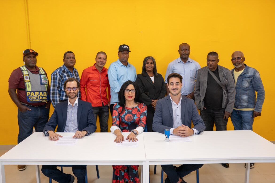 Foto Principal_ Autoridades de las federaciones, Nippy y Motoben luego de firmar el acuerdo