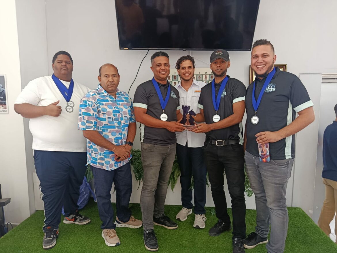 Campeón Academia Strong Chess Sergio Pacheco, Braulio Ramírez, Ruddy Méndez, Rafael Burgos, Alexis Recio y Arony Miguel Paula