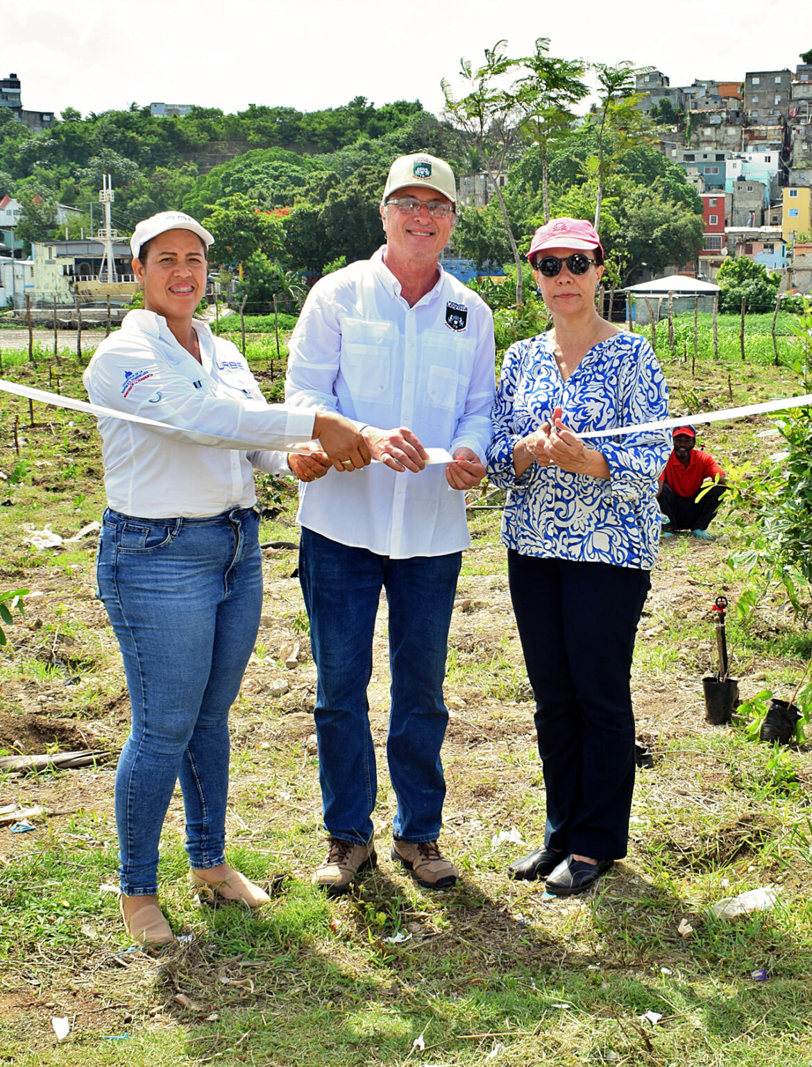 PRINCIPAL. Tania Rosario, Francisco Manosalvas y Sina del Rosario.