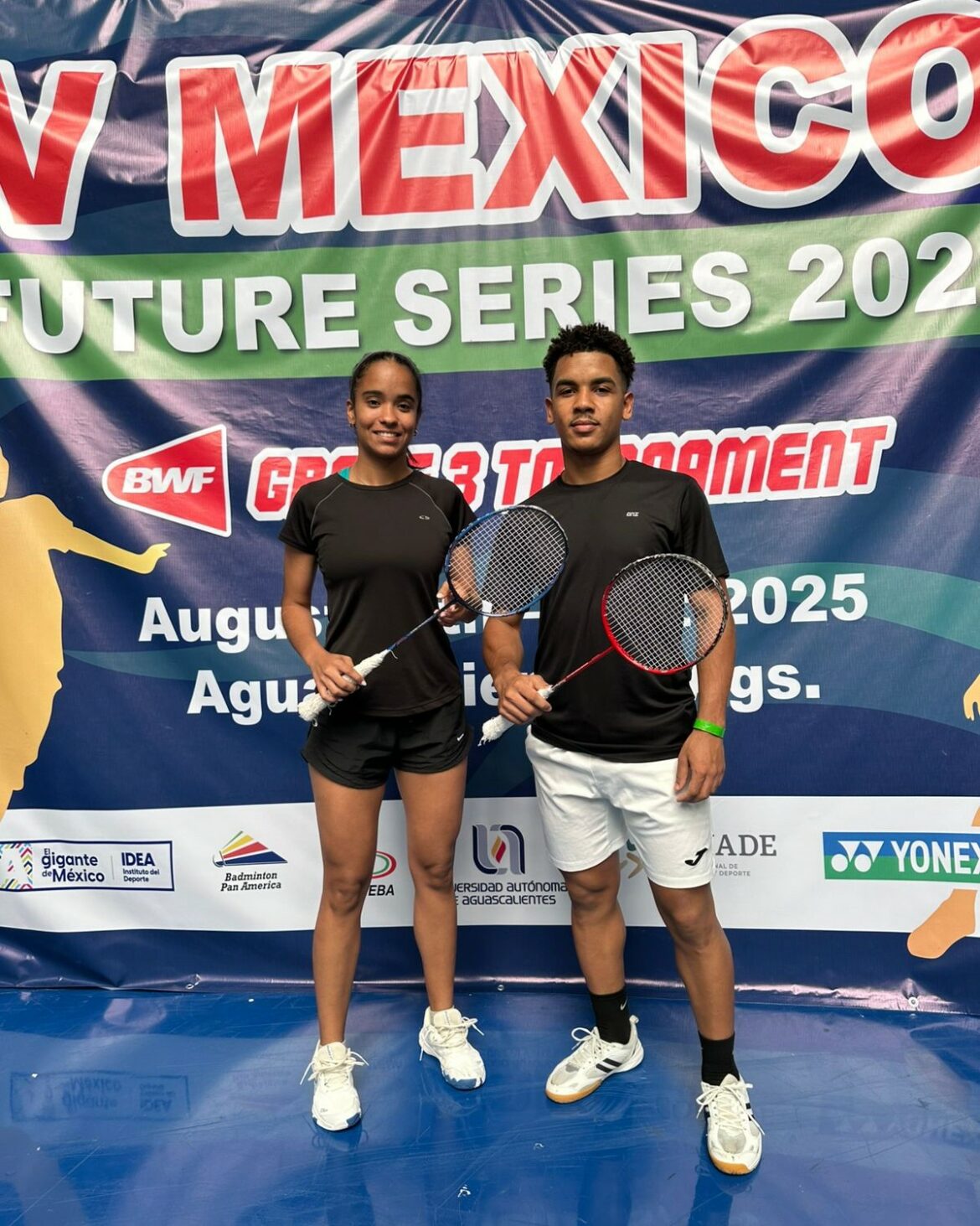 badminton dupleta MIXTA DE NEGRO. rojajpeg