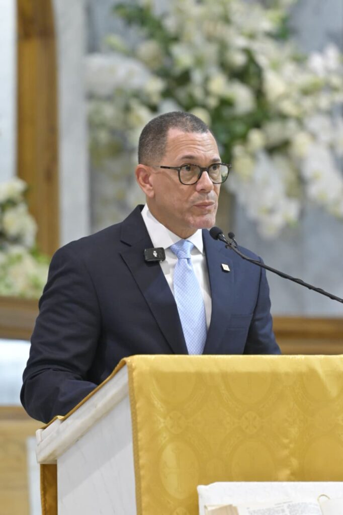 Martín Gabirondo, vicepresidente ejecutivo de ARS Reservas habla durante la Misa de Acción de Gracias de la institución en conmemoración de su 23 Aniversario de ARS Reservas.