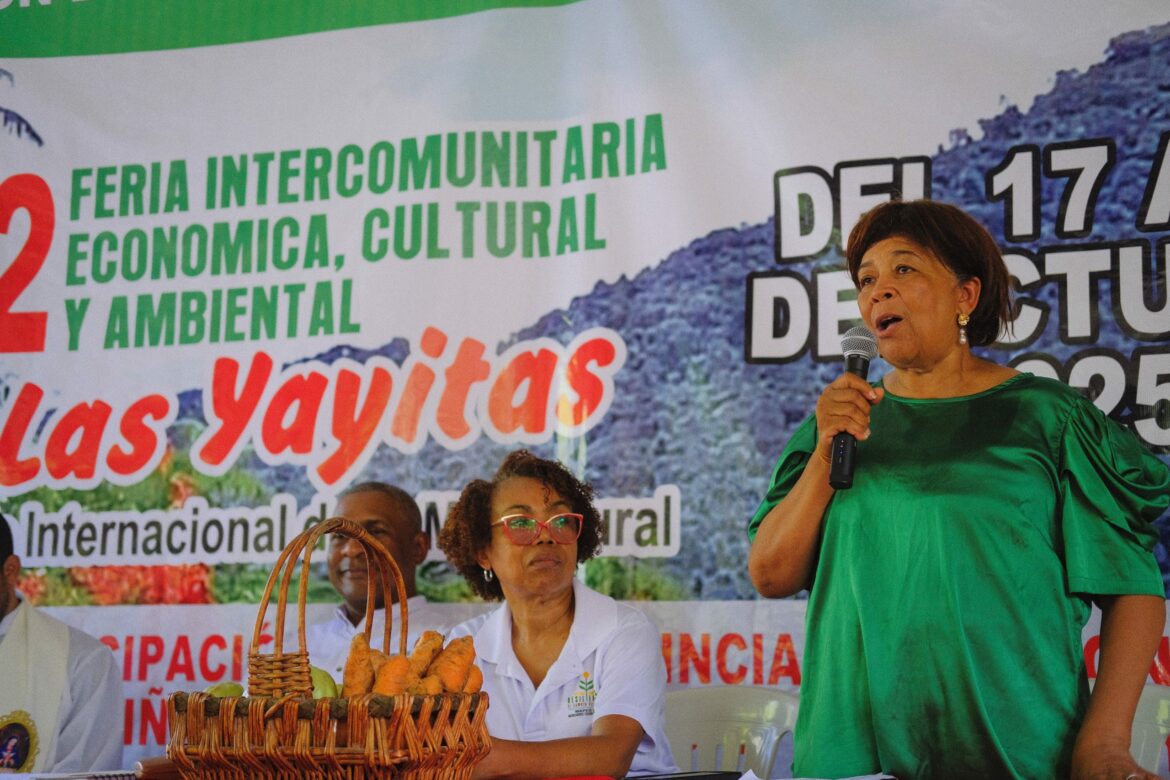 Feria-Las-Yayitas-Parte-de-la-mesa-directiva-scaled