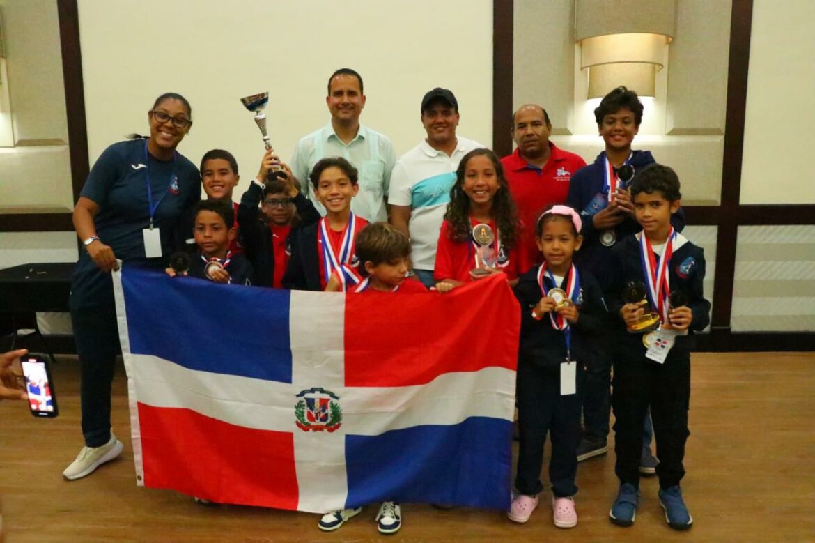Francisco Cruz, Elvis Duarte y Braulio Ramirez premian los Integrantes del Colegio American School de Santo Domingo (ASSD)