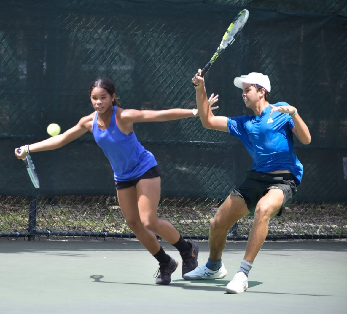 Julianny De La Cruz y Álvaro Pérez, avanzaron a las semifinales este jueves.